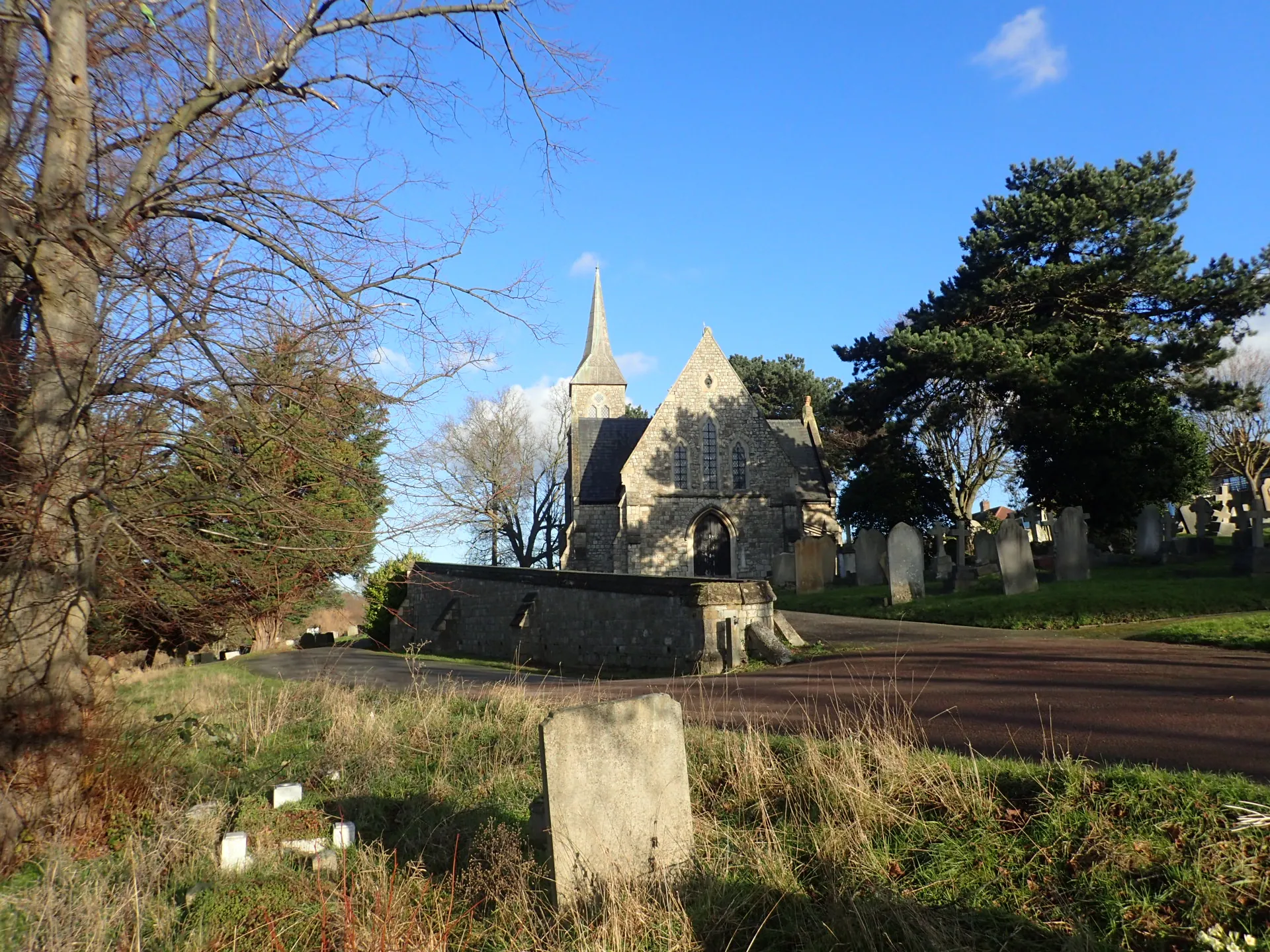 Gothic chapel, Greenwich Cemetery - geograph.org.uk - 6739279