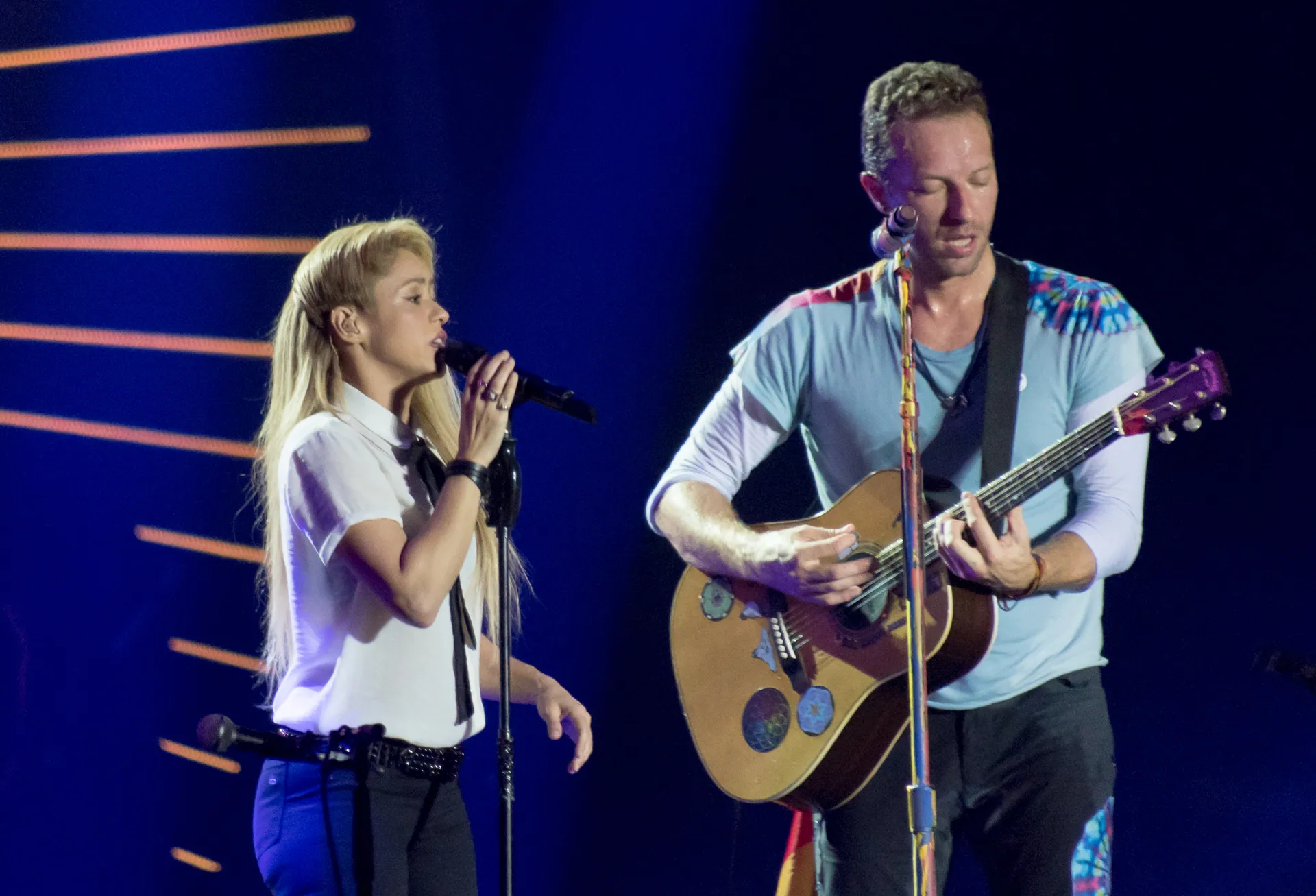 Shakira & Chris Martin - Global Citizen Festival Hamburg 08