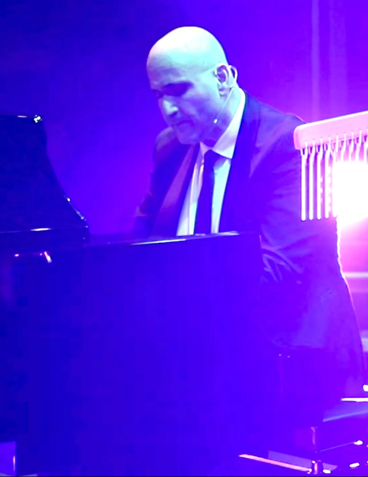Il Pianista e creator musicale Antonino Lopes durante un concerto