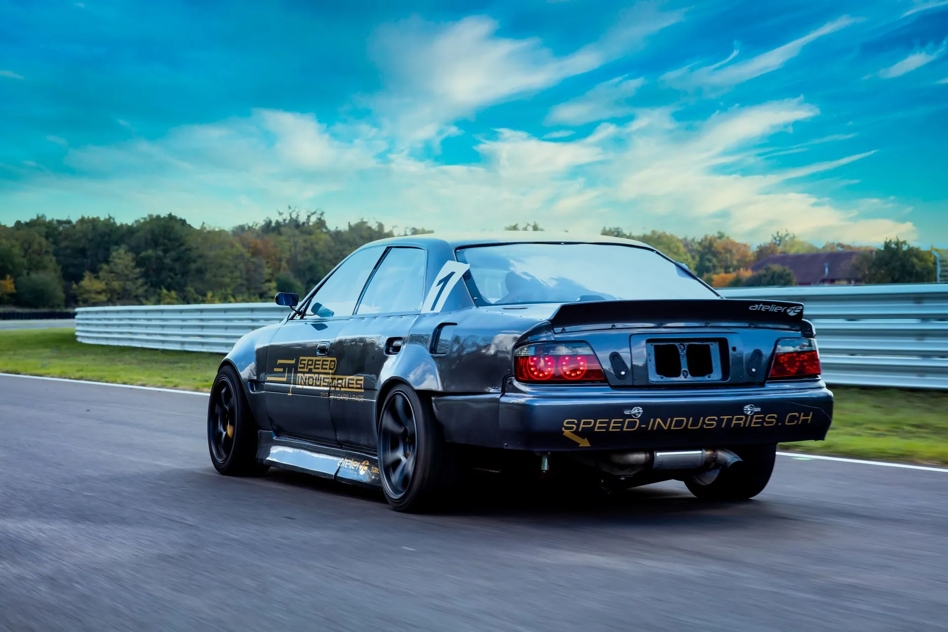 1997-toyota-chaser-jzx100-is-a-vip-drift-machine-can-easily-obliterate-tires__db194a64