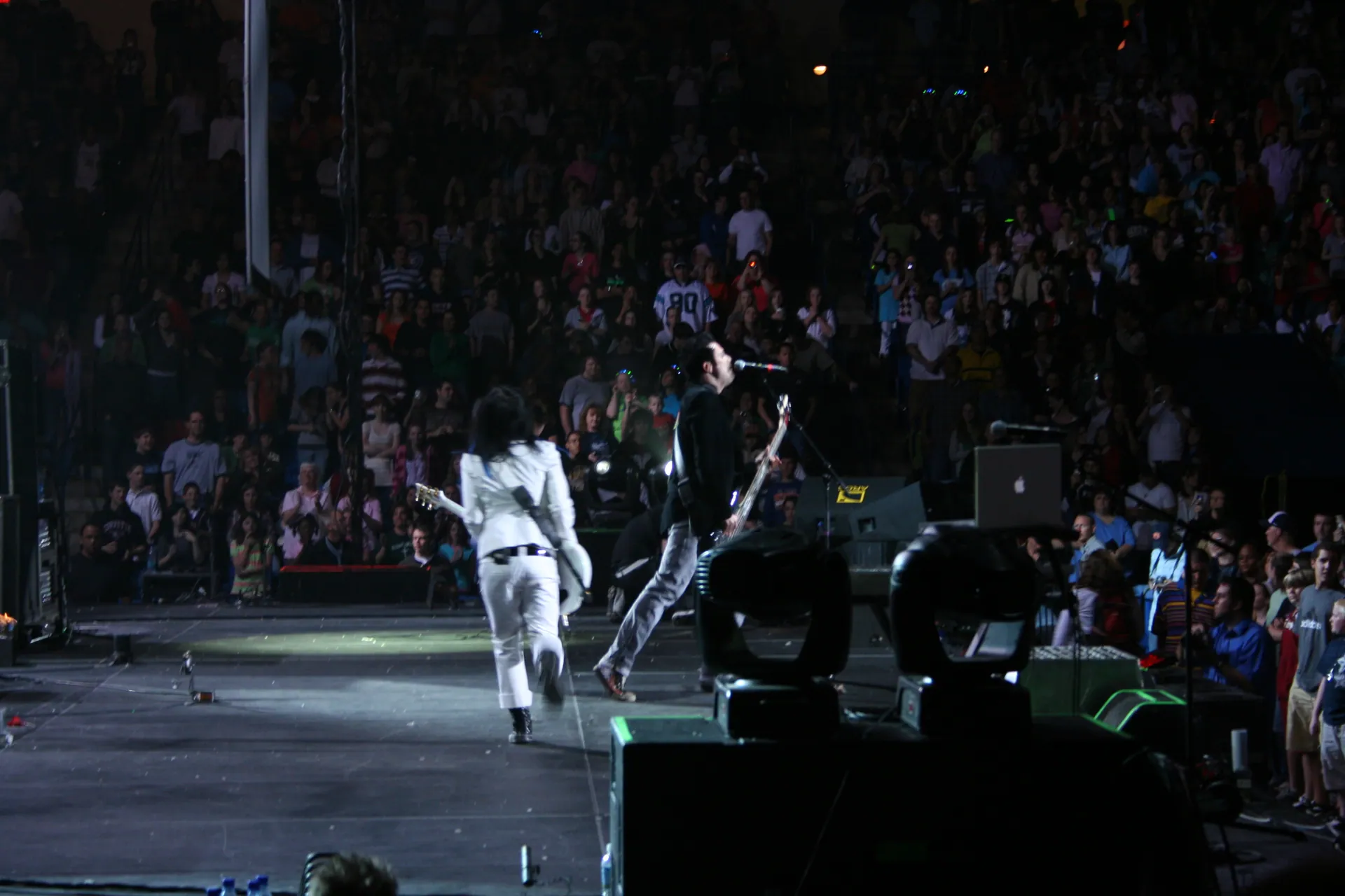 Skillet takes the stage - 2337906355