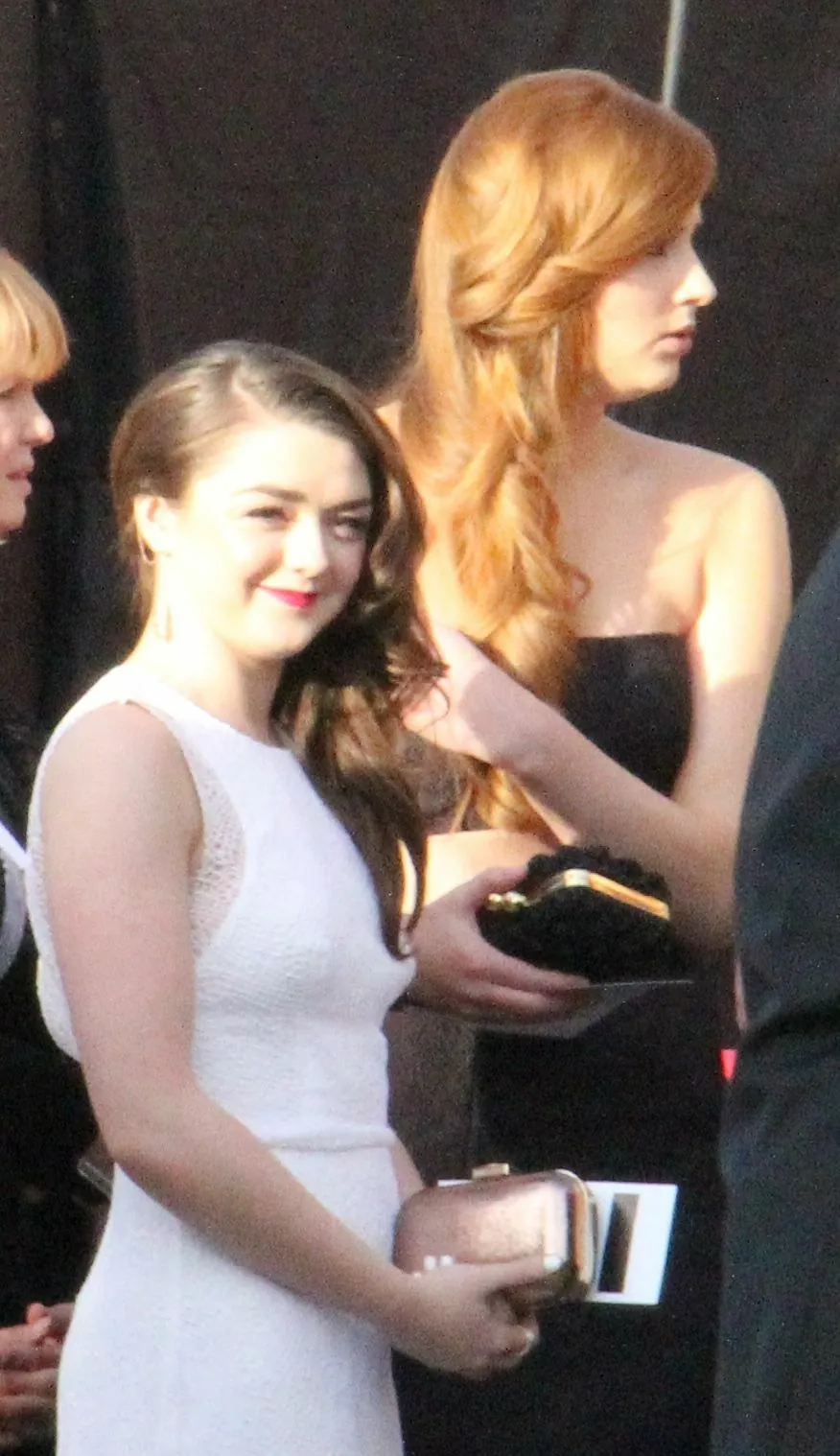 Maisie Williams and Sophie Turner At The 2014 SAG Awards (12023622815) (cropped)