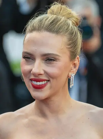 Scarlett Johansson 292 (cropped1)