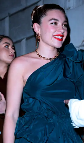Florence Pugh in 2020 (1.1) (cropped)