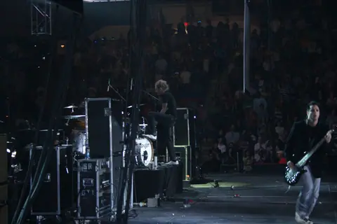 Skillet takes the stage - 2337916477