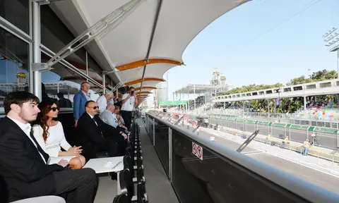 Ilham Aliyev watched the opening ceremony of the Formula-1 European Grand Prix and final race 19