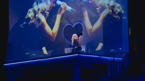 Sabrina Carpenter - O2 Arena 2025 - 051
