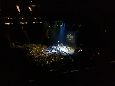 Fans at The O2 for Green Day (1)