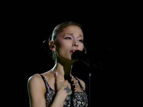 Ariana Grande Eternal Sunshine Tour singing