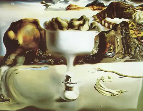 1938_01Apparition_of_Face_and_Fruit_Dish_on_a_Beach,_1938