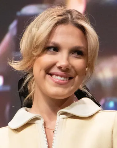 Millie Bobby Brown - MBB - 4 - SFM5 - July 10, 2022 at Stranger Fan Meet 5 People Convention (cropped)
