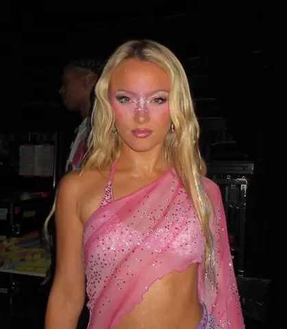 Zara Larsson Midnight Sun European Tour (cropped)
