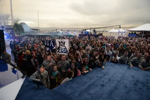 Luke AFB hosts VH1 Concert 150130-F-HT977-079