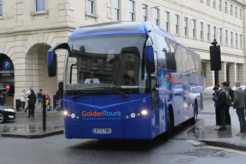 Grayline Golden Tours Volvo B11R Jockenheere BT13 YWH 17 , Dorchester Street Bath 11.3.18