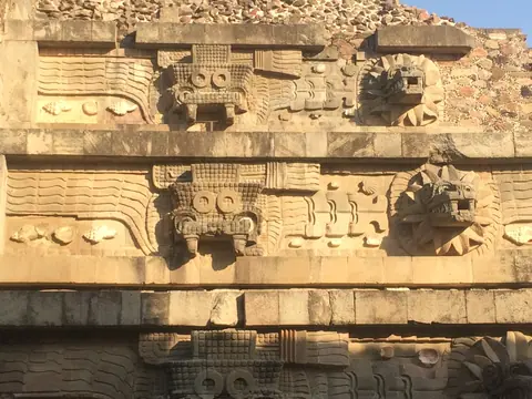 Quetzalcoatl Teotihuacan Plaza