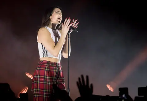 Dua Lipa 02 08 2018 -73