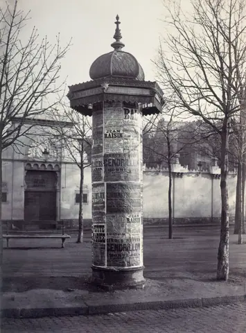 Colonne Morris, avenue de l'Observatoire, 14ème arrondissement, Paris. PH4157(3)