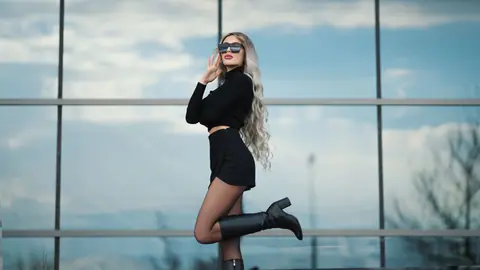 Fashionable woman posing with sunglasses and high heels in Kayseri.