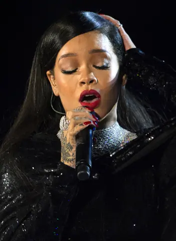 Rihanna concert in Washington DC (cropped)