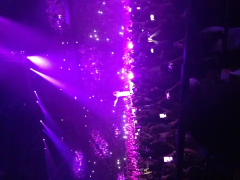 Ariana Grande 19