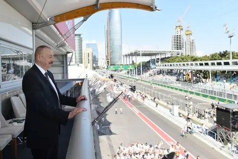 Ilham Aliyev watched the opening ceremony of the 2017 Formula-1 Azerbaijan Grand Prix and final race 10