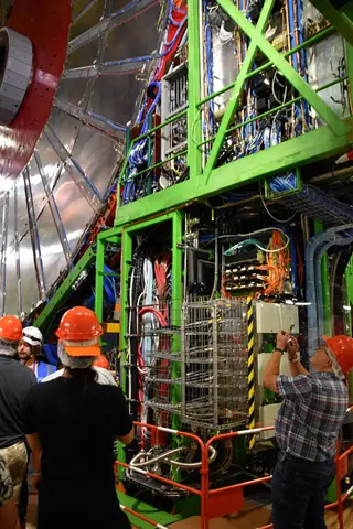 CERN LHC CMS 04