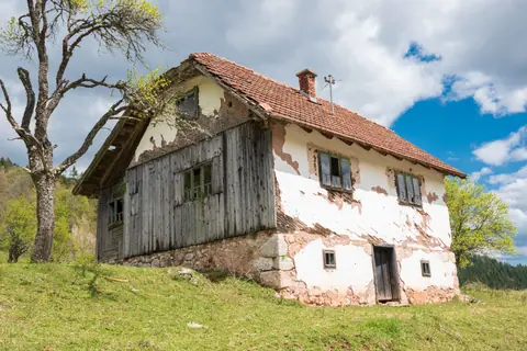 Charming rural scene of an abandoned house in Pale, Bosnia, surrounded by nature.