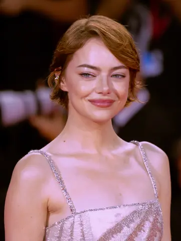 Emma Stone at the 2025 Venice Film Festival-6313 (cropped)