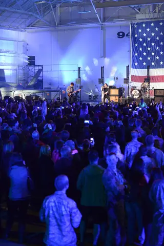 Luke AFB hosts VH1 Concert 150130-F-HT977-498