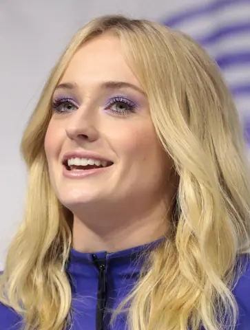 Sophie Turner (32576726267) (cropped)