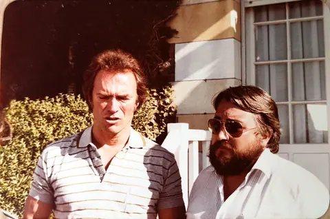 Miguel Ángel Iniesta Cabezón durante una entrevista a Clint Eastwood