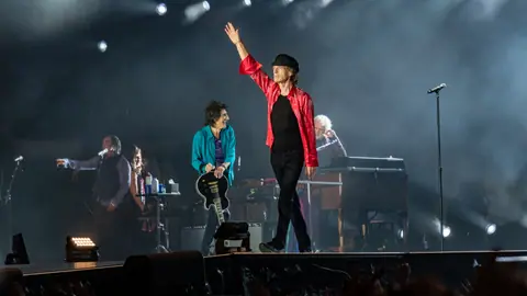 Mick Jagger waves to crowd during Rolling Stones concert in London - 22 May 2018