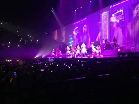 Ariana Grande 32