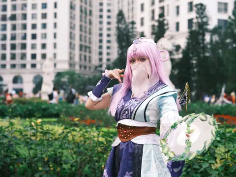 A captivating cosplay character posing in a vibrant urban garden setting in Vietnam.