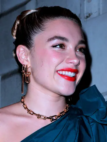 Florence Pugh in 2020 (1) (cropped)