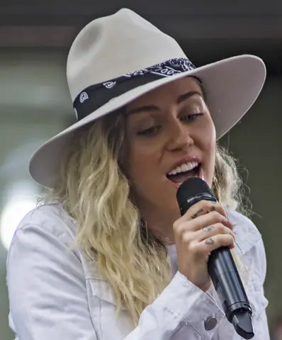 170526-N-EO381-052 Miley Cyrus on Today show (cropped+corrected)