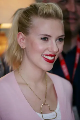 Scarlett Johansson in Kuwait 02