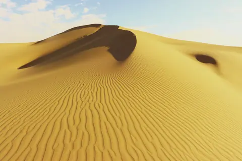 A sand dune in the Maranjab Desert of Iran- Photographer Mostafa Meraji 11