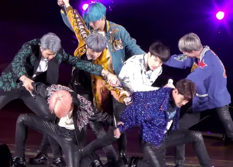 BTS performing "DNA" during the Love Yourself concert in Nagoya, 13 January 2019 03