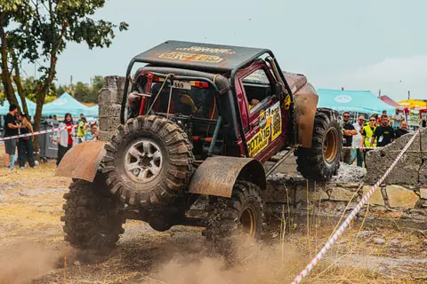 Dynamic image of a modified 4x4 vehicle in an exhilarating offroad competition.
