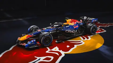 Racing Bulls Formula One Car in 4K Night Track Glory - backiee