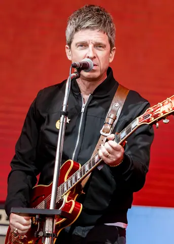 Noel Gallagher Glastonbury 2022 (cropped)