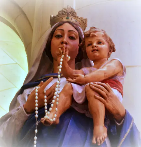 Our Lady, Queen of the Most Holy Rosary Cathedral (Toledo, Ohio) - Our Lady of the Rosary statue looking down