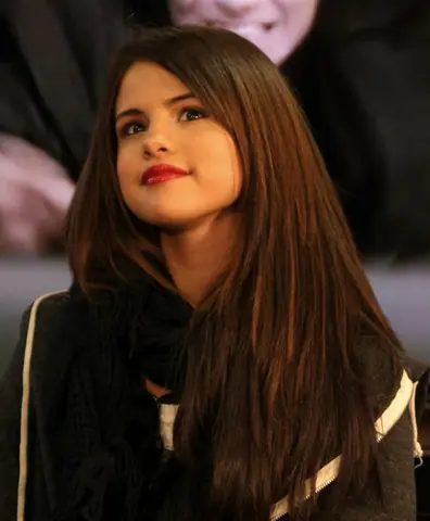 Selena Gomez December 2010 2