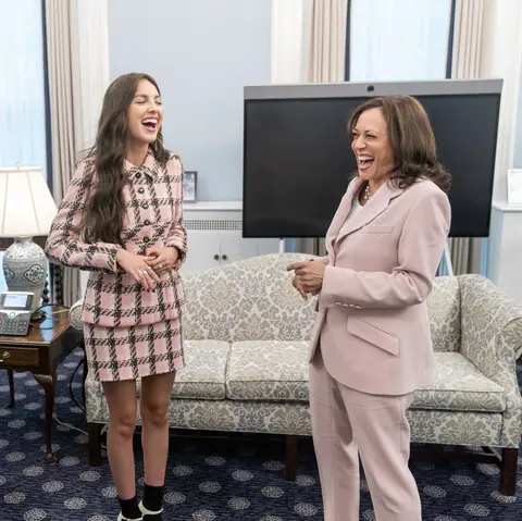 Kamala Harris and Olivia Rodrigo at the White House (1)