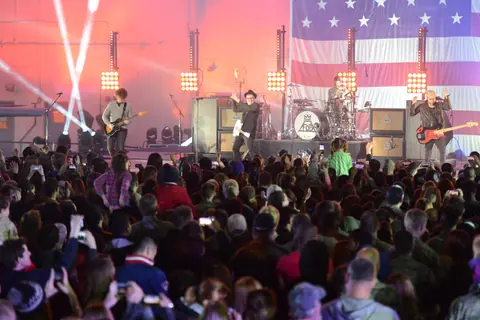 Luke AFB hosts VH1 Concert 150130-F-HT977-750
