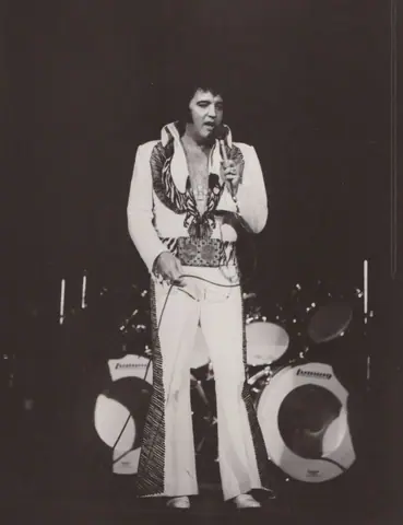 Elvis Presley "Elvis In Concert" (1977 CBS press photo)