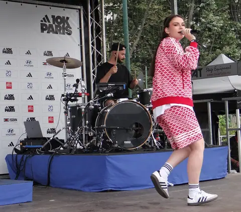 Adele Castillon concert 10km Adidas Paris 11 juin 2023 (7)