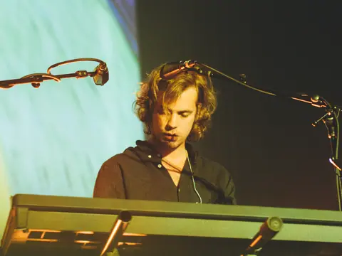 Tame Impala-3685 (18819031486) (cropped)