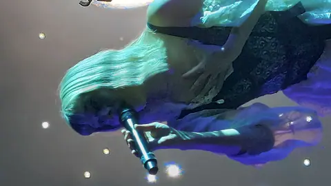 Aurora at Malakoff Festival - Norway - Concert 2024-Jul-19 - Knut-N-Borgund - Stagephoto (32)